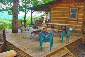 Bear Hug Cabin - Cozy and Romantic