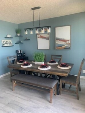 Coastal-Chic Dining Room for 6