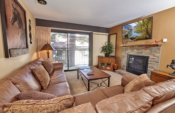 Living Room, Room, Indoors, Couch, Furniture
