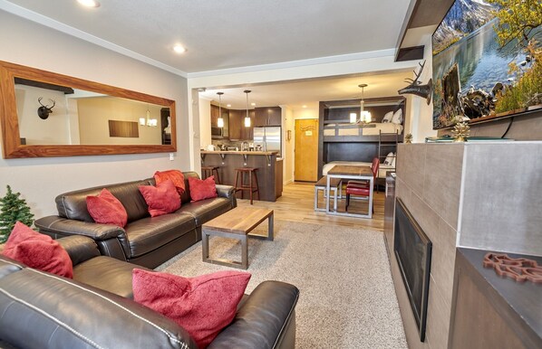 Living Room, Room, Indoors, Couch, Furniture