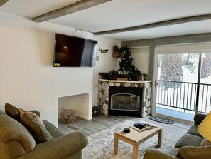 Living Room, Indoors, Furniture, Screen, Couch