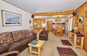 Living Room, Room, Indoors, Flooring, Couch