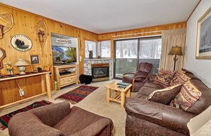 Living Room, Room, Indoors, Furniture, Couch