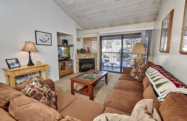 Living Room, Room, Indoors, Couch, Furniture