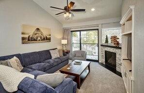 Living Room, Room, Indoors, Ceiling Fan, Furniture