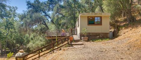 Topanga Vacation Rental | 1BR | 1BA | Single Story | 600 Sq Ft | Stairs Required