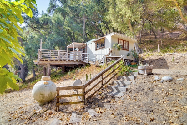Topanga Vacation Rental | 1BR | 1BA | Single Story | 600 Sq Ft | Stairs Required