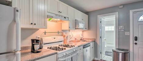 Baltimore Vacation Rental | 1BR | 1BA | 959 Sq Ft | Stairs Required