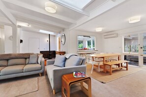 Spacious Livingroom and Dining Area