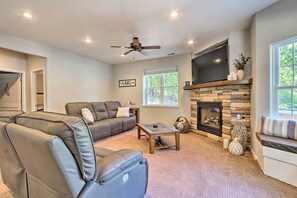 Living Room | Gas Fireplace