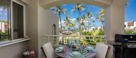 Comfortable seating for dining on the private lanai