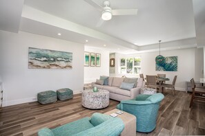 Beautifully decorated spacious living room