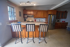 Full Kitchen with Breakfast Bar