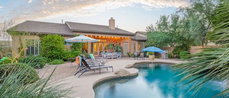 Desert Flower - Relax and enjoy your private oasis in Phoenix, Arizona!