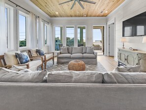 Summerwind | Living Area | 3rd Floor