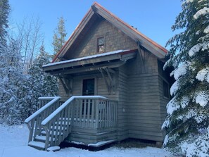 Exterior/Entry