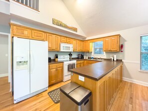 Spacious kitchen and dining areas so everyone can take a turn cooking