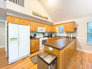 Spacious kitchen and dining areas so everyone can take a turn cooking
