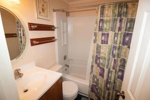 Clean bathroom with tub/shower!