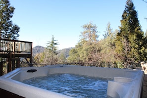 New hot tub with great views - Amazing Views, Come in!