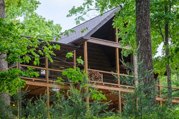 Forest Bluff is a modern, luxury cabin surrounded by trees. 5 star reviews!! 