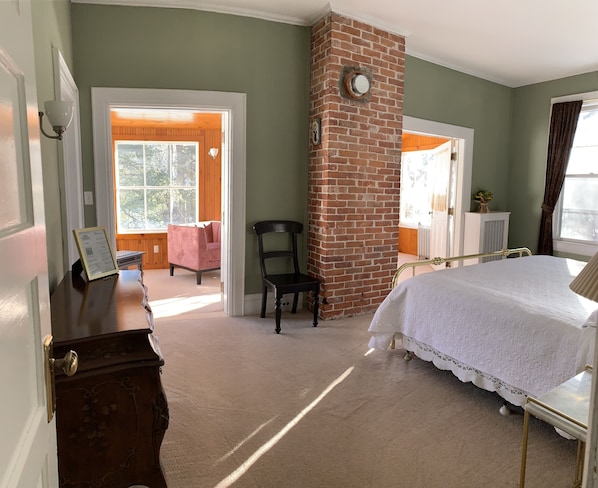 King Bedroom with Private En-Suite Porch and Private Bathroom