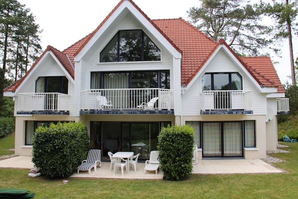 appartement central no2 avec terrasse spacieuse au rez de chaussée 