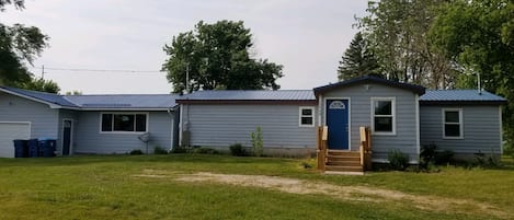 Front pictures and parking areas for both Cottage L (right) and Cottage A (left)