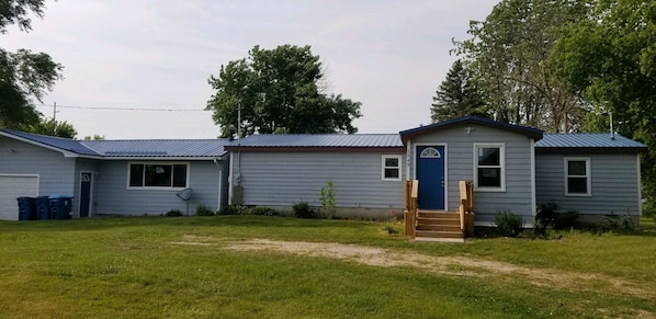 Front pictures and parking areas for both Cottage L (right) and Cottage A (left)