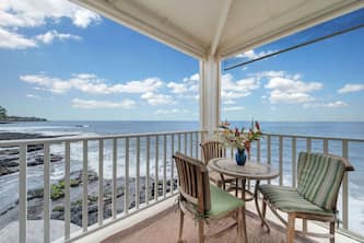 Hale Kona Kai 212 - Absolute Oceanfront condo with large wraparound lanai