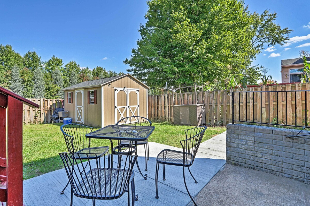 Lower-Level Woodbridge Apt w/ Patio – 32 Mi to DC!