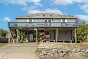 Front Exterior of Sandpiper Paradise