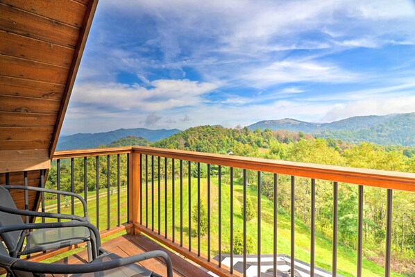 Hot Springs Vacation Rental | 2BR | 1BA | 800 Sq Ft | Stairs Required