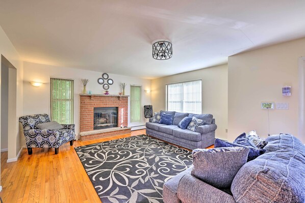 Tobyhanna Vacation Rental | 5BR | 3BA | 3 Floors | Stairs Required | 2,000 Sq Ft