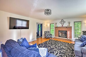 Living Room | Main Level | Smart TV w/ Cable