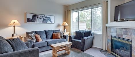 Redmond Vacation Rental | 2BR | 2.5BA | 2-Story Townhome | Stairs Required