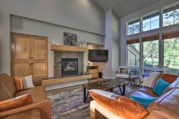 Bend Vacation Rental | 3BR | 3BA | 2,315 Sq Ft | 1 Step to Access