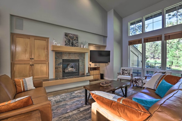 Bend Vacation Rental | 3BR | 3BA | 2,315 Sq Ft | 1 Step to Access