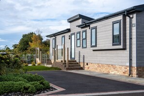 Field Lodge, Burnham Market: A relaxing peaceful retreat for enjoying lovely open rural views