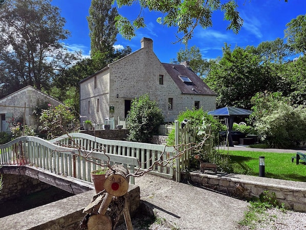 Le moulin et le green cottage
