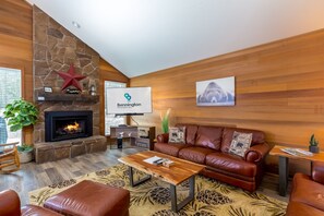 Living Room w/ Gas Fireplace