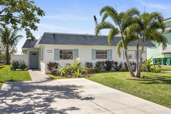 Driveway parking and front entrance. 