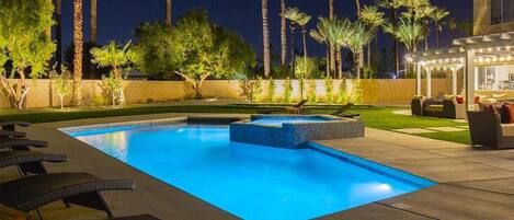 Custom Pool and Spa! Absolutely Huge Backyard