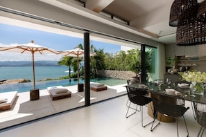 Plenty of sunbeds and accordian doors allow full integration of indoor and outdoor spaces. 