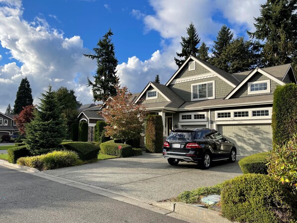 Front of the house. Quiet street. 4 cars can be parked in driveway 