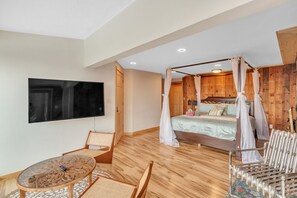 Flooring, Floor, Hardwood, Indoors, Living Room