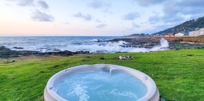 Bañera de hidromasaje al aire libre