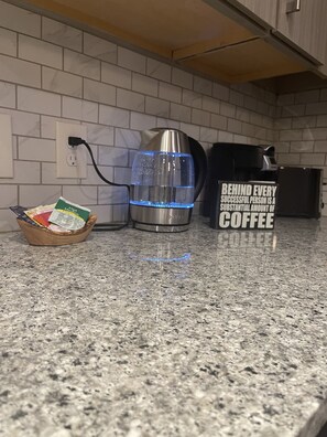 Kaffee und/oder Kaffeemaschine