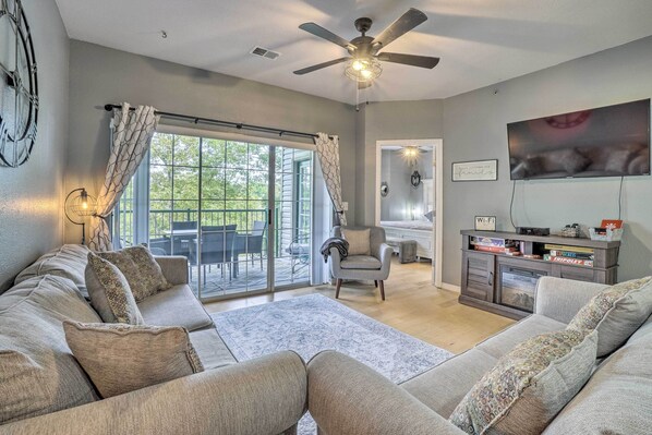 Branson Vacation Rental | 2BR | 2BA | 996 Sq Ft | Step-Free Access