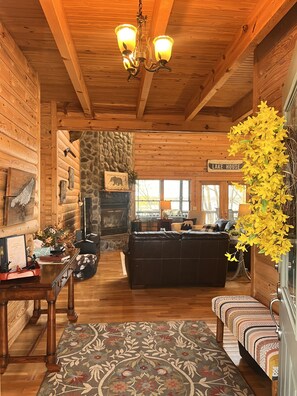 Welcome to your amazing lake front retreat. 